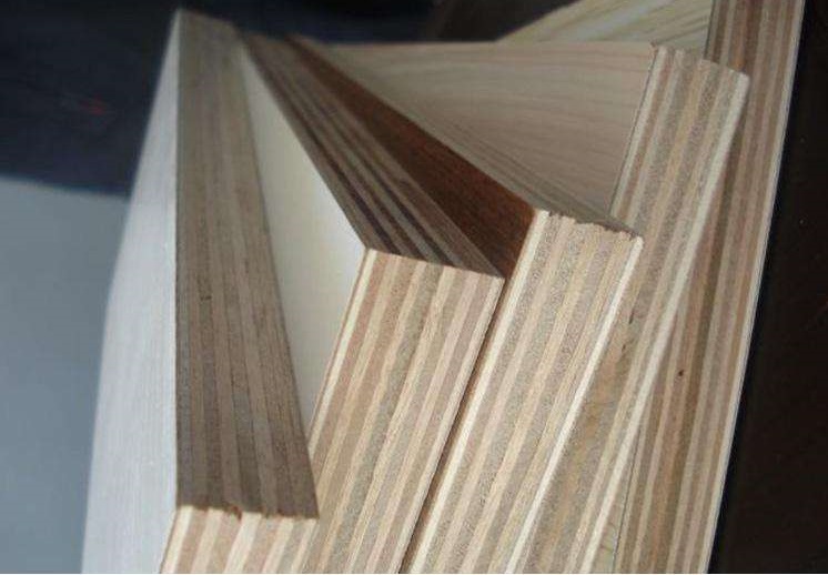 多層板廠家:實木板和多層板的區別